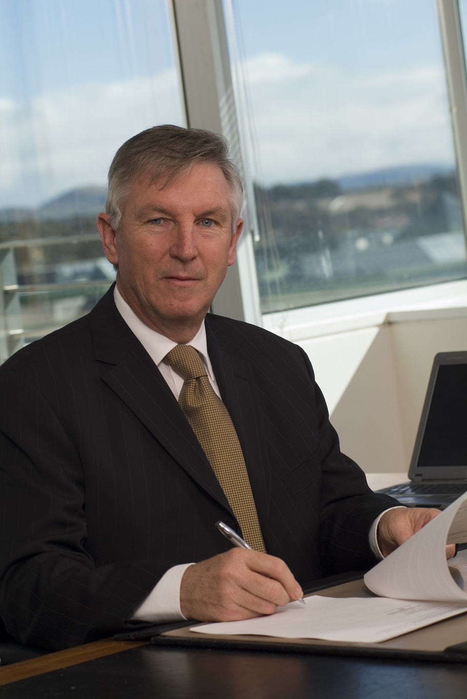 Dr Dennis Trewin Headshot 